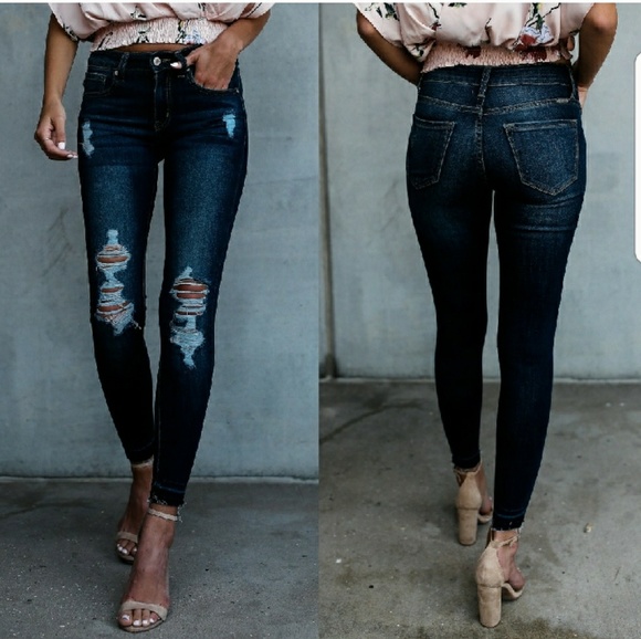 🍒🍒Dark Wash Skinny Jeans🍒🍒 - Picture 2 of 4